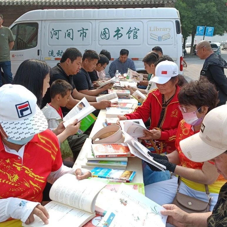 流动图书车进景区，助力5.19中国旅游日